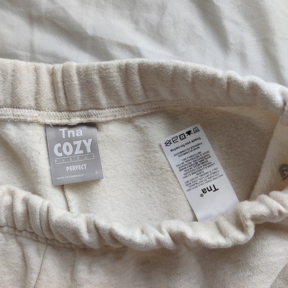 Aritzia TNA Cozy Fleece Perfect Hi-Rise 3" Sweatshort in Heather cloud white - Picture 11 of 11